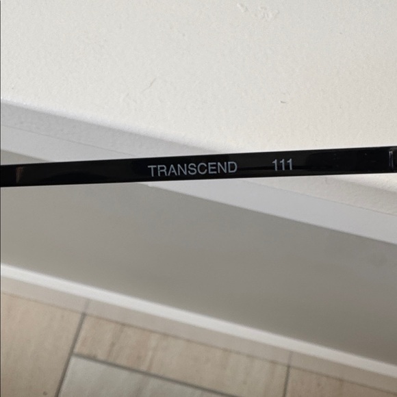 Quay Transcend shield sunglasses black